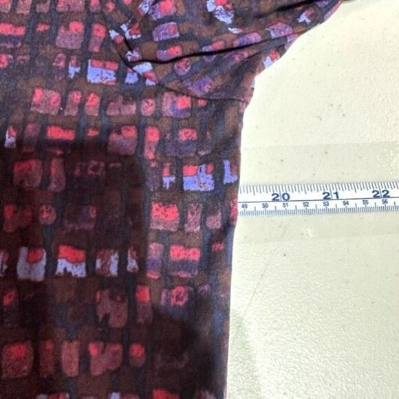 Susan Graver Geometric Stretch Knit Bell Sleeve Blouse Small Dark Romantic - Picture 8 of 9